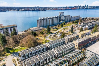 225 650 E 2nd Street, North Vancouver, BC, North Vancouver — Townhouse for sale