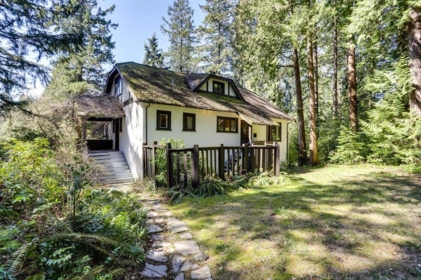 Kitchen Photo of 1825 Drummond Drive, Vancouver, BC
