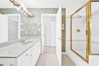 Guest Bathroom Photo of 54 8428 Venture Way, Surrey, BC