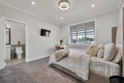 Hallway Photo of 32244 Pineview Avenue, Abbotsford, BC