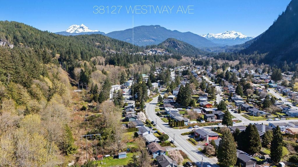 Dining Area Photo of 38127 Westway Avenue, Squamish, BC