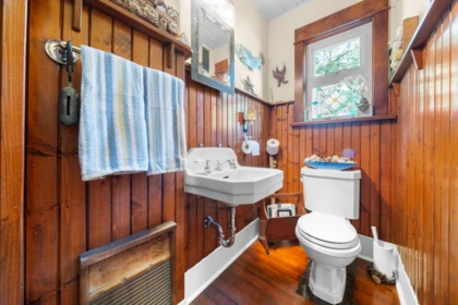 Laundry Room Photo of 628 E 5th Street, North Vancouver, BC