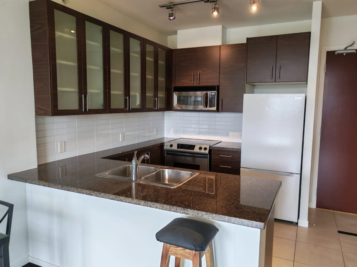 Dining Area Photo of 502 2345 Madison Avenue, Burnaby, BC