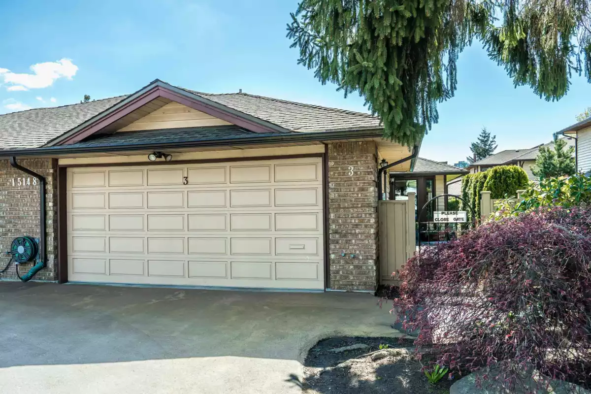 Living Room Photo of 3 15148 20 Avenue, Surrey, BC