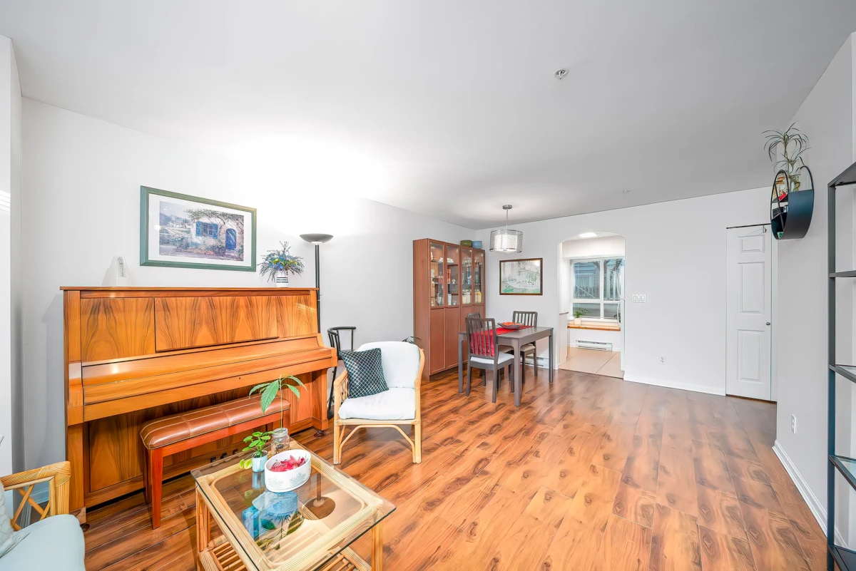 Dining Area Photo of 54 6577 Southoaks Crescent, Burnaby, BC