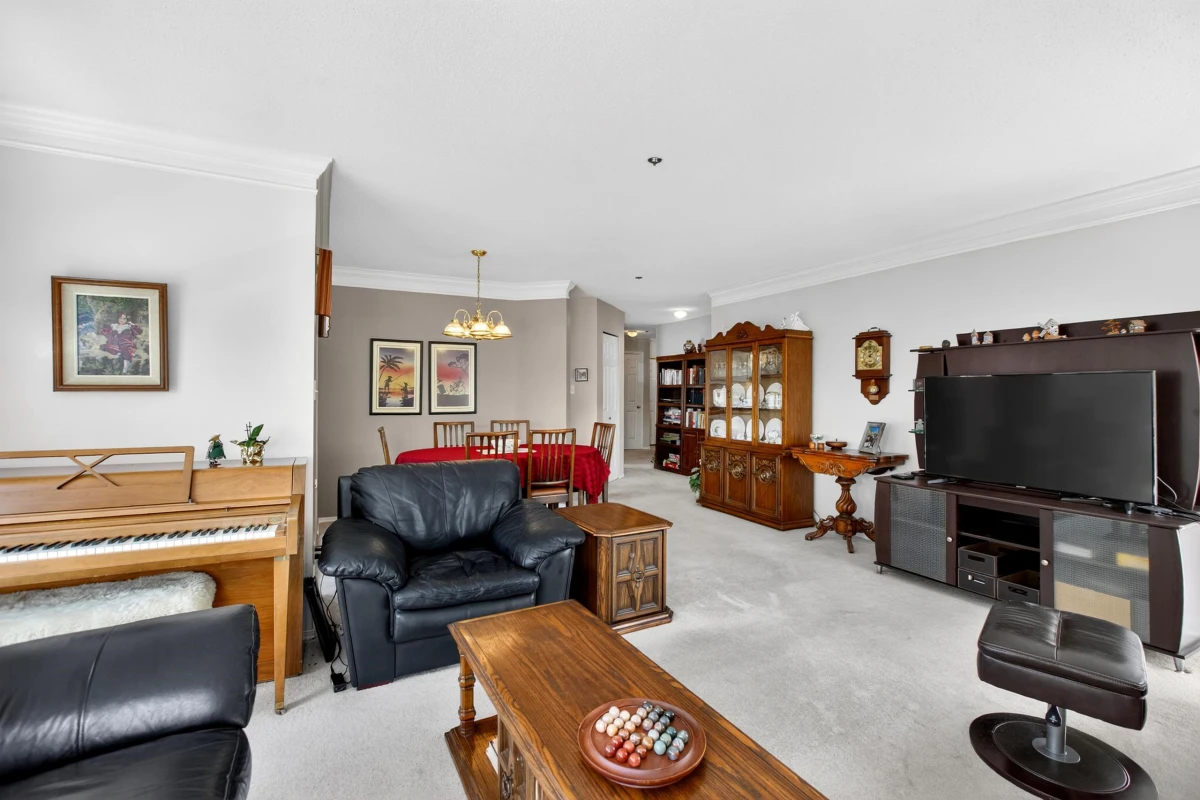 Dining Area Photo of 208 2335 Whyte Avenue, Port Coquitlam, BC