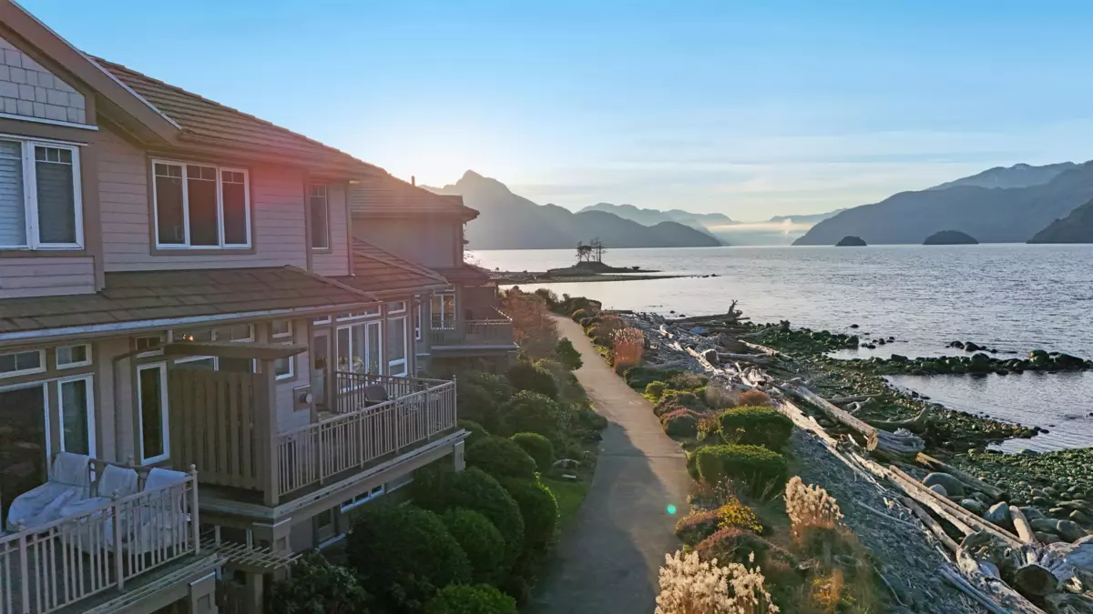 Exterior Rear Photo of 7 Beach Drive, West Vancouver, BC