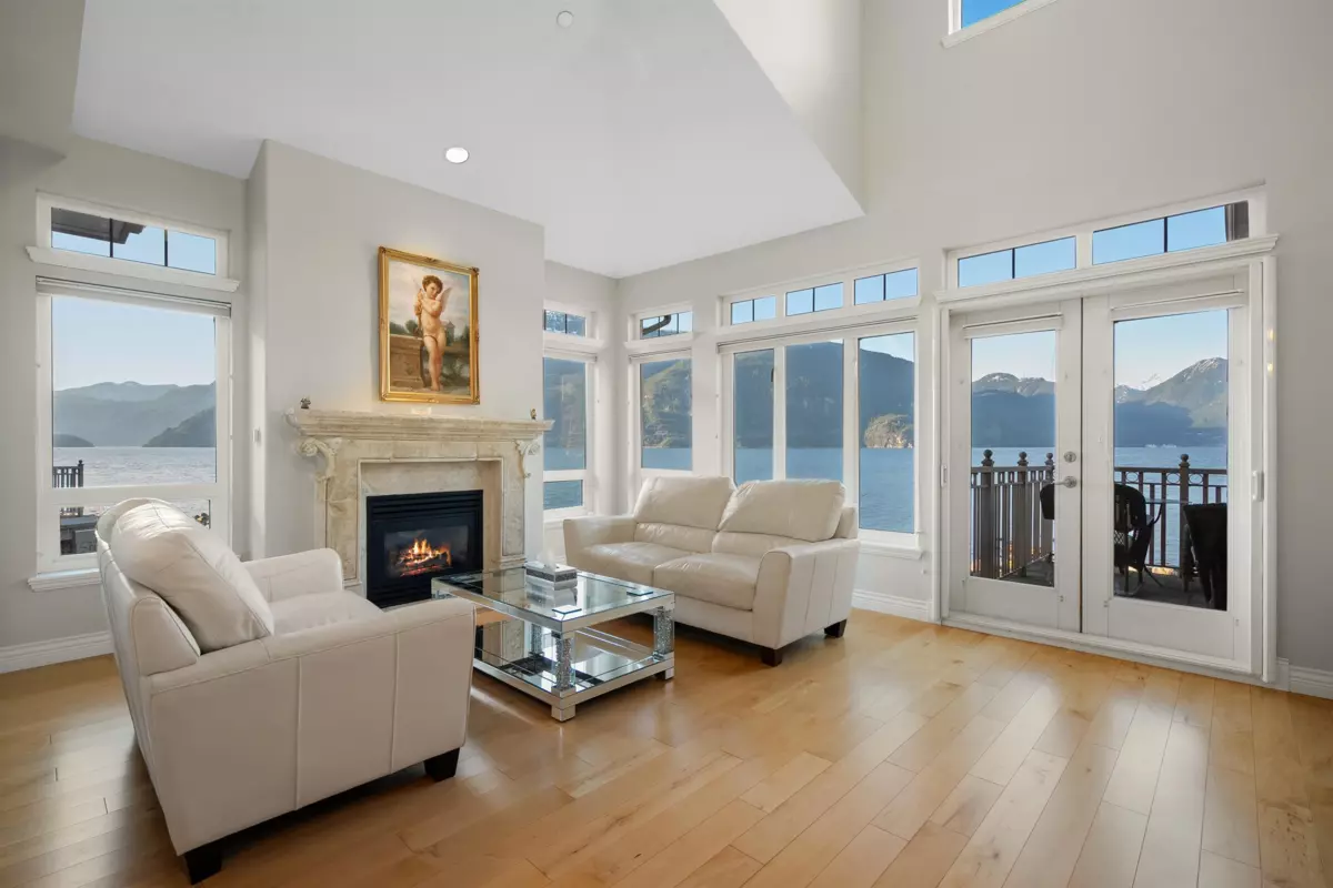 Living Room Photo of 7 Beach Drive, West Vancouver, BC