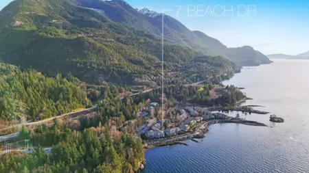 Backyard Photo of 7 Beach Drive, West Vancouver, BC
