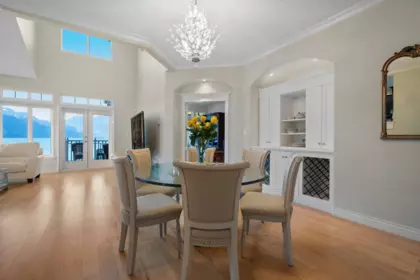 Breakfast Nook Photo of 7 Beach Drive, West Vancouver, BC