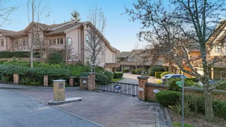 Garden / Landscaping Photo of 7 Beach Drive, West Vancouver, BC