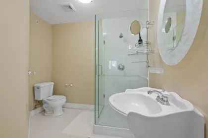 Laundry Room Photo of 7 Beach Drive, West Vancouver, BC