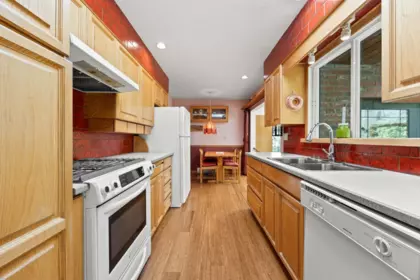 Breakfast Nook Photo of 4589 Ramsay Road, North Vancouver, BC
