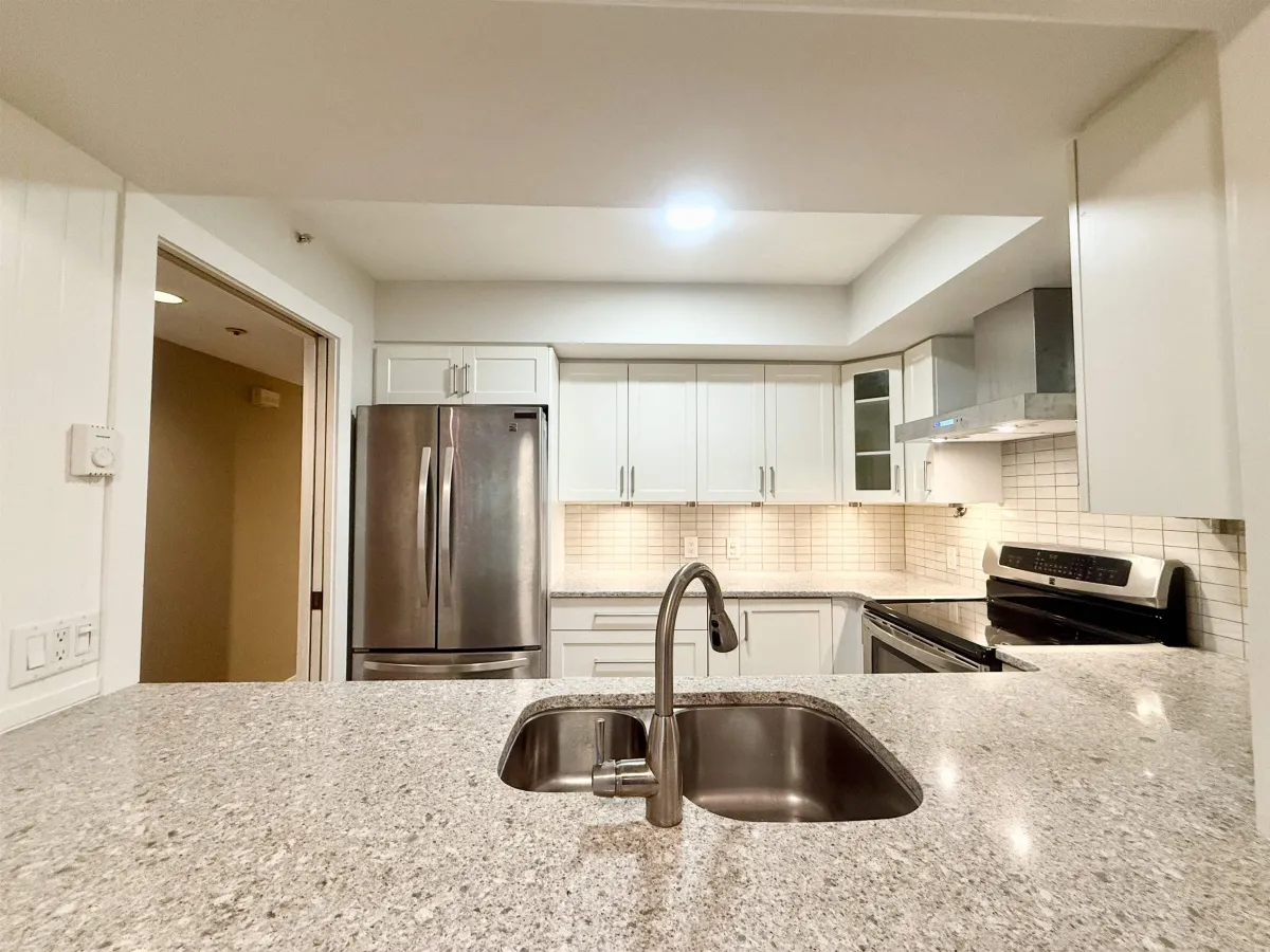 Dining Area Photo of 103 3189 Camosun Street, Vancouver, BC