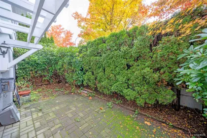 Entry Foyer Photo of 103 3189 Camosun Street, Vancouver, BC