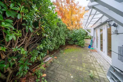 Staircase Photo of 103 3189 Camosun Street, Vancouver, BC