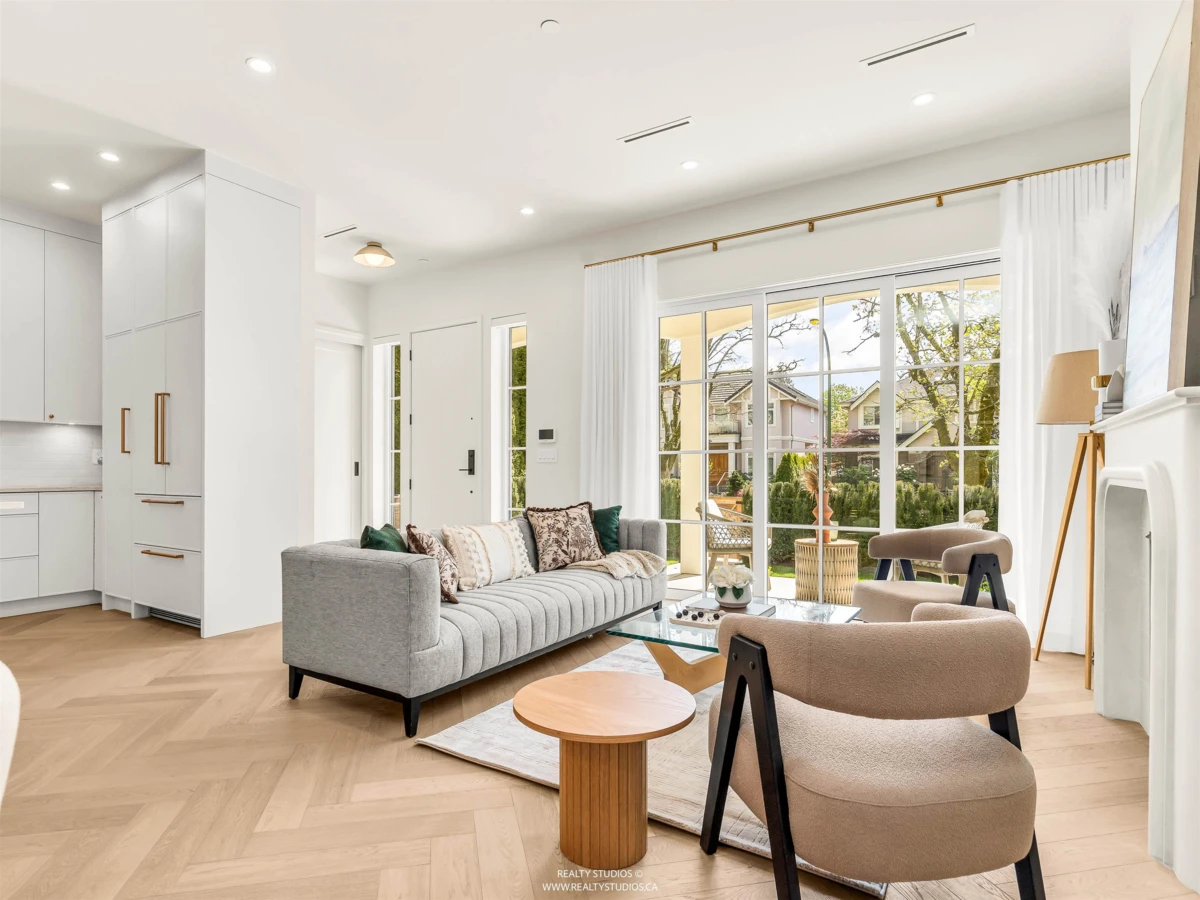 Family Room Photo of 1 2043 W 45th Avenue, Vancouver, BC
