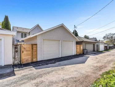 Swimming Pool Photo of 1 2043 W 45th Avenue, Vancouver, BC