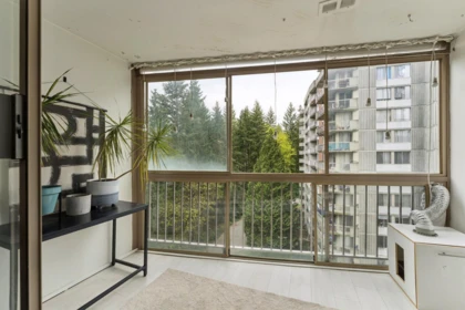 Breakfast Nook Photo of 905 2024 Fullerton Avenue, North Vancouver, BC