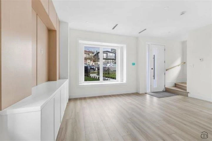 Dining Area Photo of 718 E 62nd Avenue, Vancouver, BC