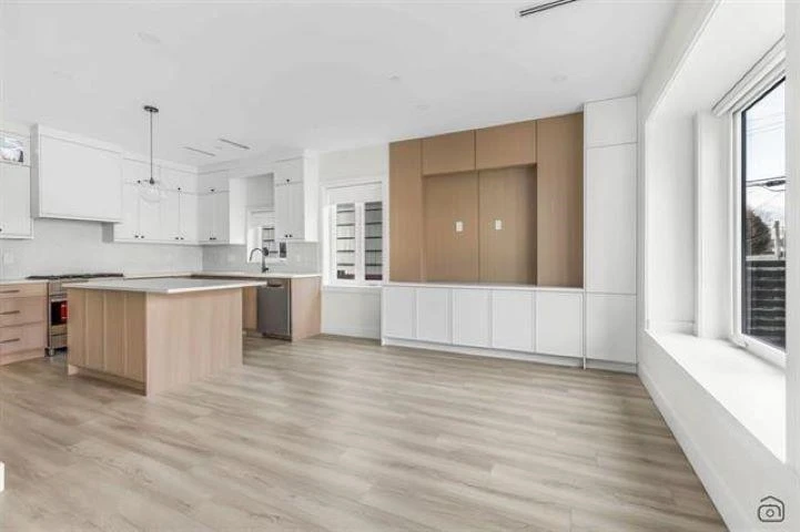 Family Room Photo of 718 E 62nd Avenue, Vancouver, BC