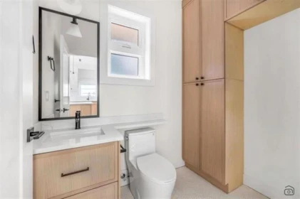 Walk-In Closet Photo of 718 E 62nd Avenue, Vancouver, BC