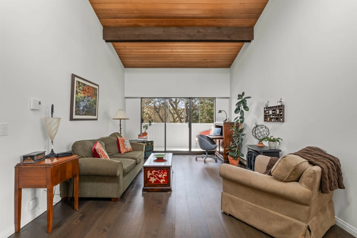 Living Room Photo of 301 5553 16 Avenue, Delta, BC