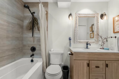 Primary Bathroom Photo of 301 5553 16 Avenue, Delta, BC