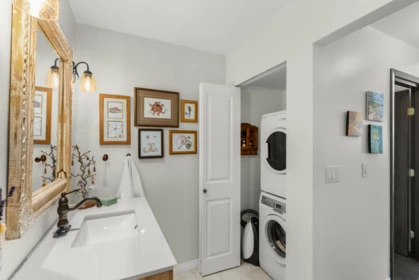 Walk-In Closet Photo of 301 5553 16 Avenue, Delta, BC