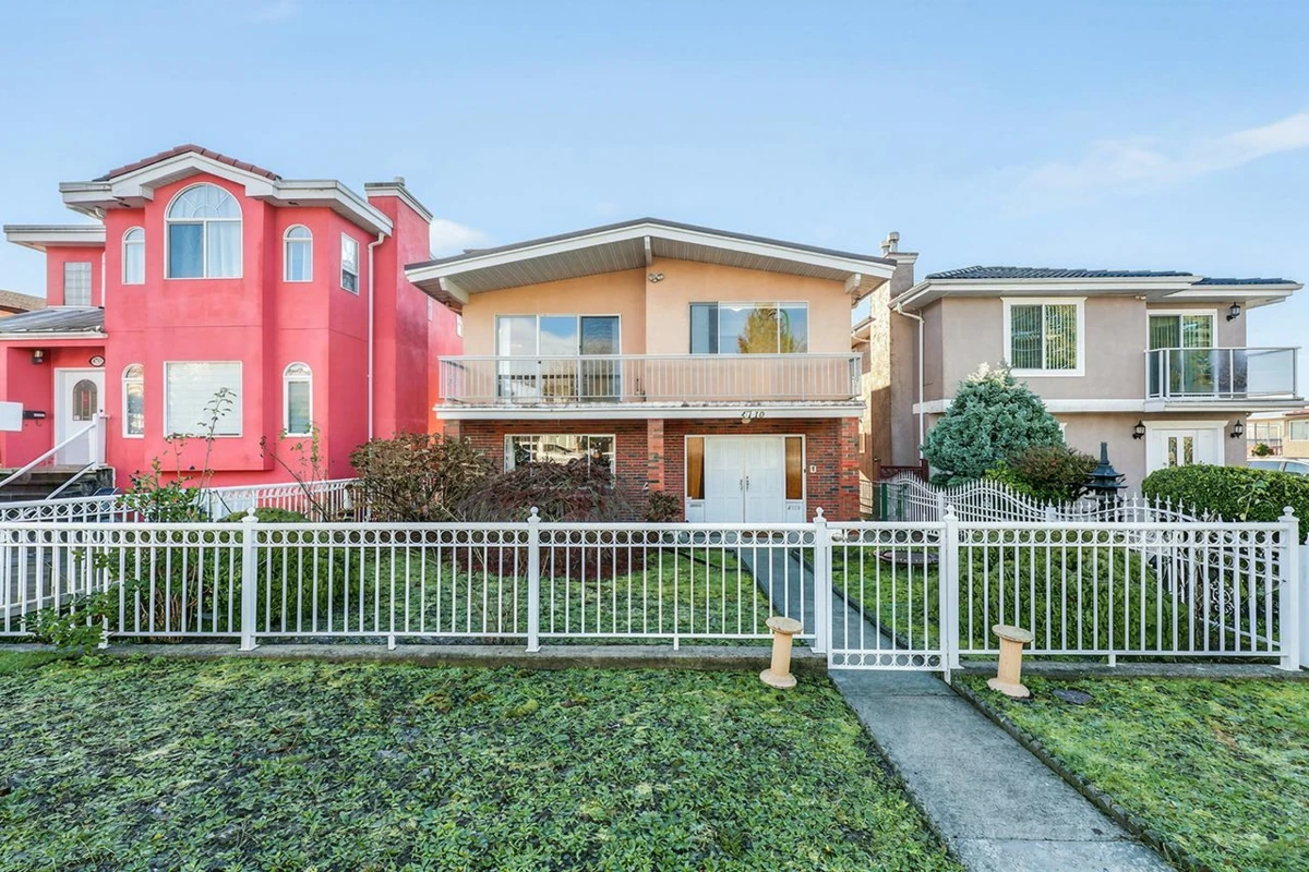 Family Room Photo of 4710 Union Street, Burnaby, BC