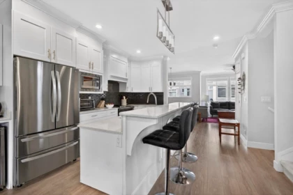 Kitchen Photo of 1 7198 179 Street, Surrey, BC