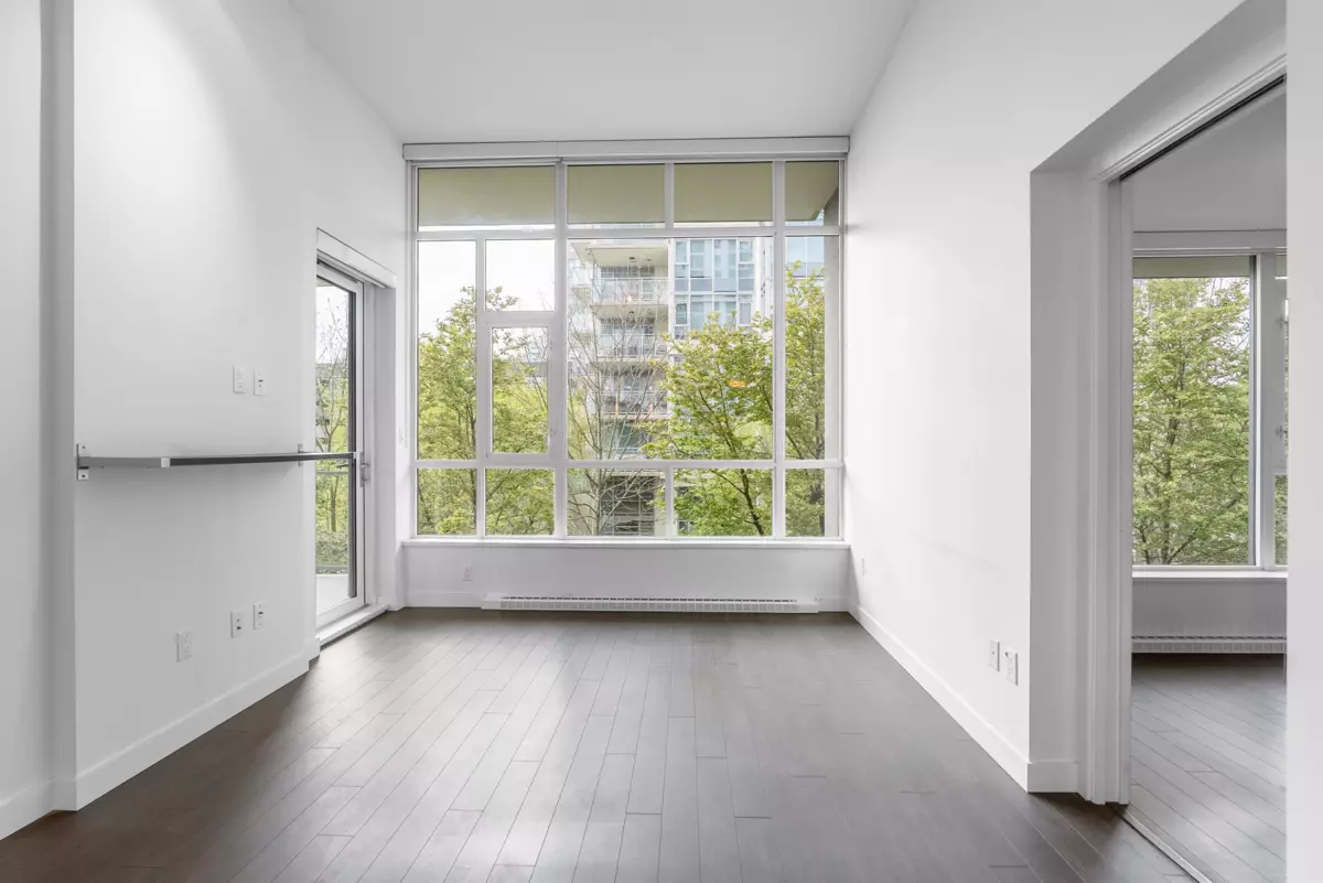 Living Room Photo of 503 619 Fifth Avenue, New Westminster, BC