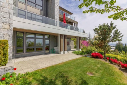 Garden / Landscaping Photo of 2948 Burfield Place, West Vancouver, BC