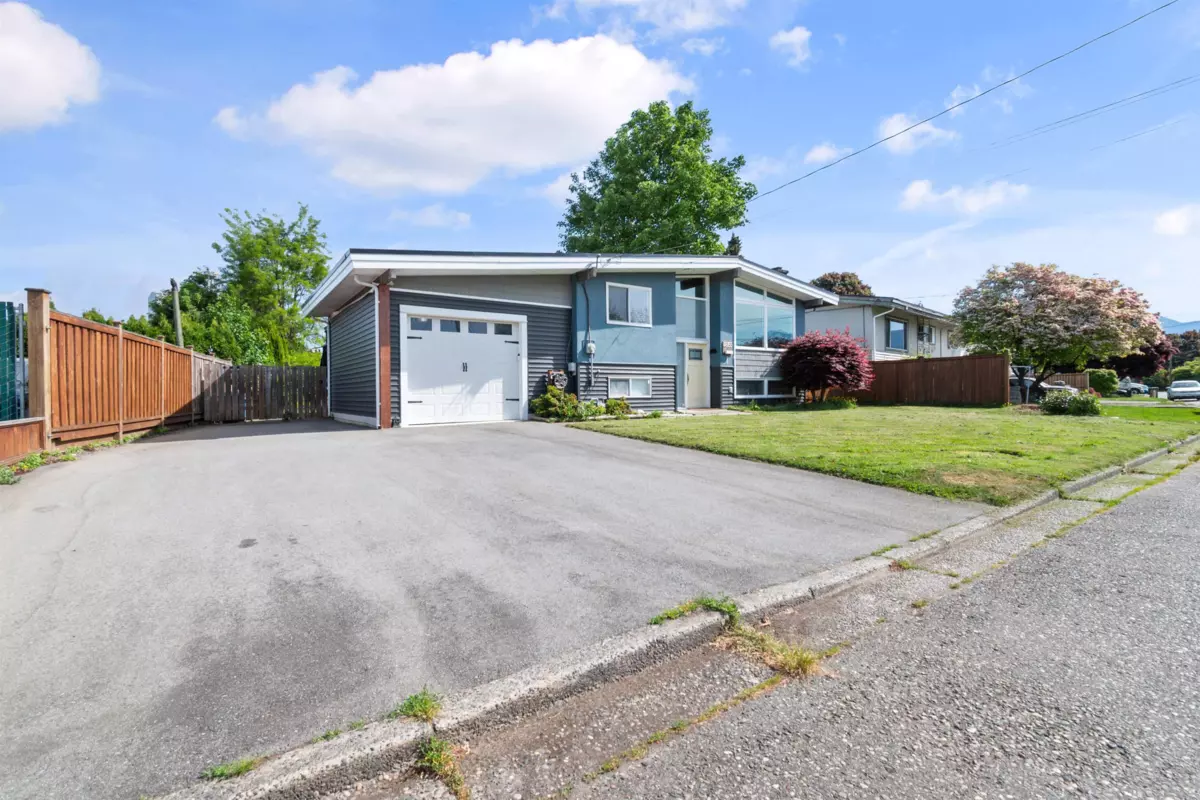 Living Room Photo of 46155 Larch Avenue, Chilliwack, BC