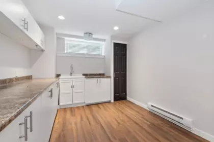 Hallway Photo of 46155 Larch Avenue, Chilliwack, BC