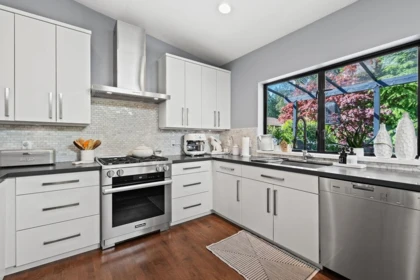 Breakfast Nook Photo of 1098 Linnae Avenue, North Vancouver, BC