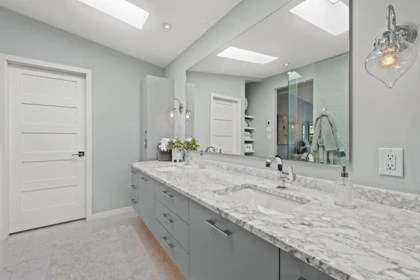 Hallway Photo of 1098 Linnae Avenue, North Vancouver, BC