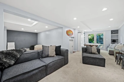 Hot Tub / Spa Photo of 1098 Linnae Avenue, North Vancouver, BC