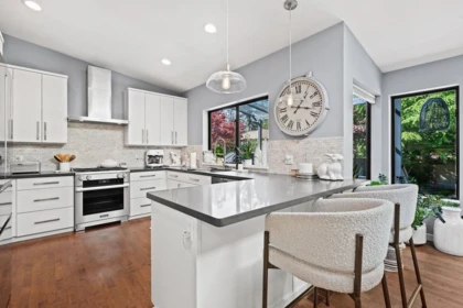 Primary Bedroom Photo of 1098 Linnae Avenue, North Vancouver, BC