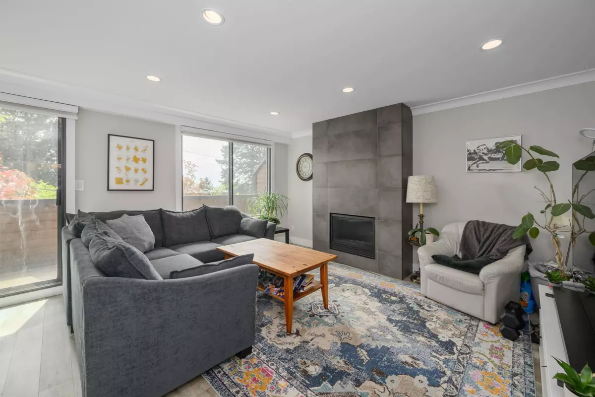 Living Room Photo of 3201 Lonsdale Avenue, North Vancouver, BC