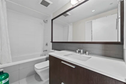 Primary Bathroom Photo of 2506 2975 Atlantic Avenue, Coquitlam, BC
