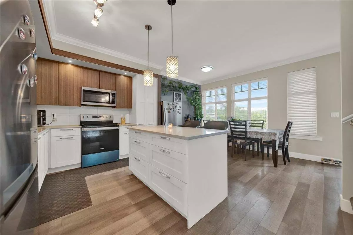 Dining Area Photo of 1 6350 142 Street, Surrey, BC