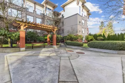 Garden / Landscaping Photo of 309 33538 Marshall Road, Abbotsford, BC