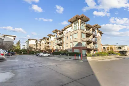 Outdoor Deck Photo of 309 33538 Marshall Road, Abbotsford, BC