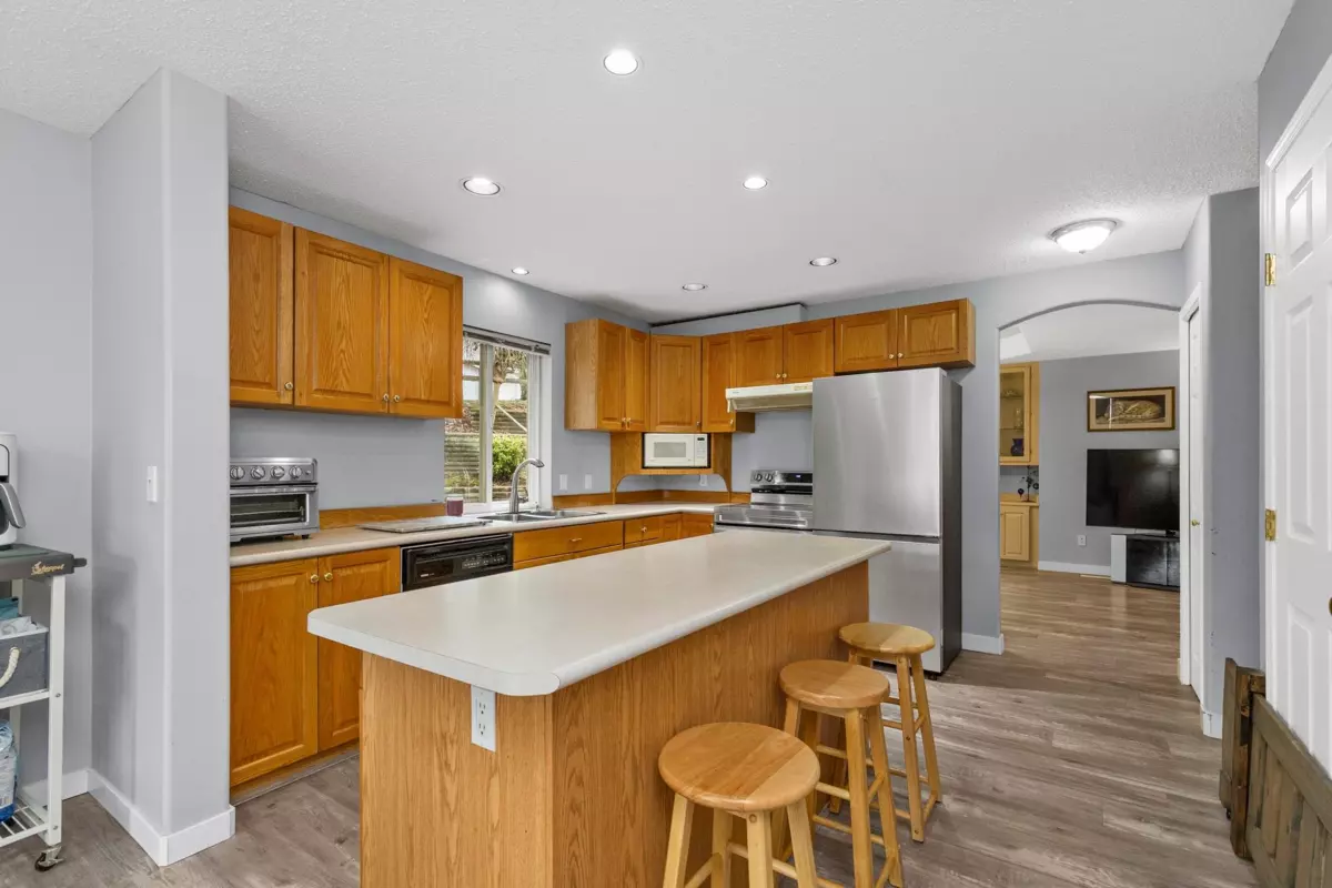 Dining Area Photo of 7800 Deerfield Street, Mission, BC