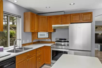 Kitchen Island Photo of 7800 Deerfield Street, Mission, BC