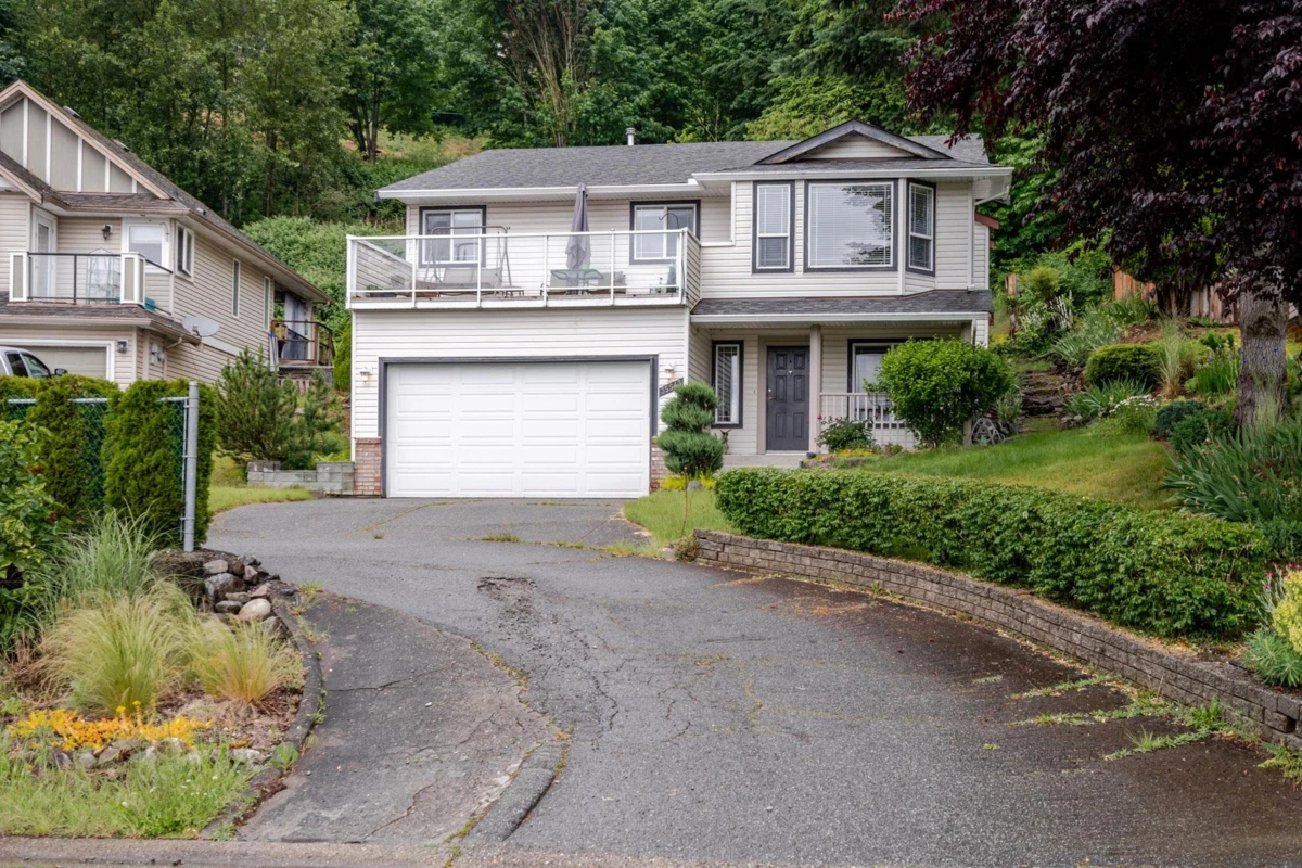 Family Room Photo of 35543 Dina Place, Abbotsford, BC