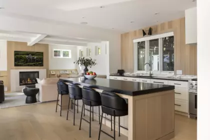 Kitchen Island Photo of 1411 29th Street, West Vancouver, BC