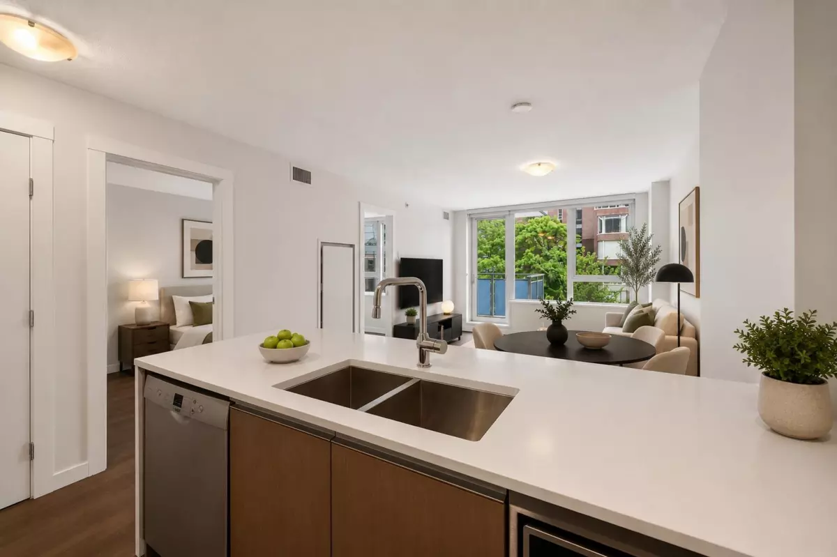 Dining Area Photo of 606 1009 Harwood Street, Vancouver, BC