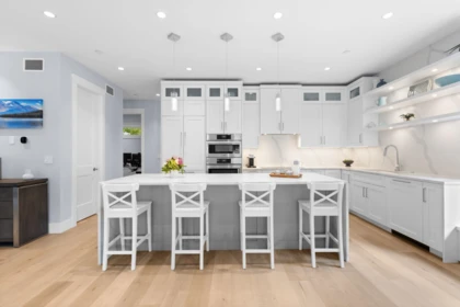 Kitchen Island Photo of 6560 Nelson Avenue, West Vancouver, BC